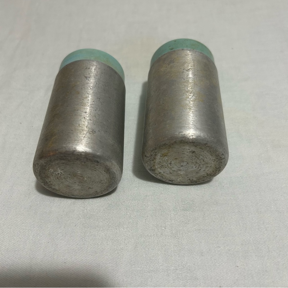 Vintage Kromex salt & pepper shakers - Picture 2 of 2